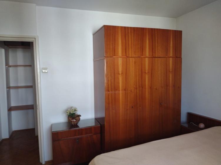 Apartament cu 2 camere semidecomandat în Banu Manta