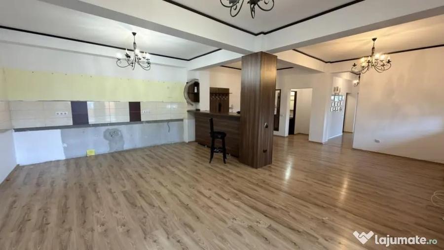 Apartament cu 3 camere decomandat în Calea Dumbrăvii