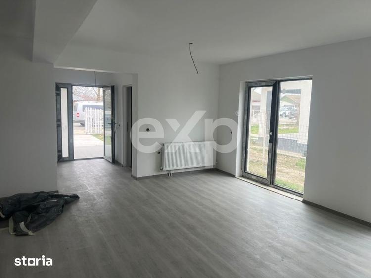Casă cu 3 camere cu Canalizare în Corbu
