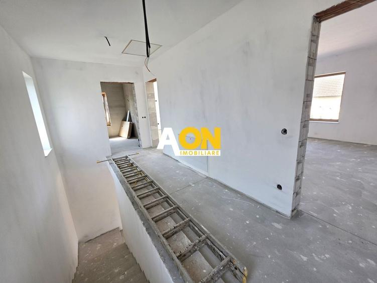 Casă individuală cu 5 camere cu Canalizare în Cetate