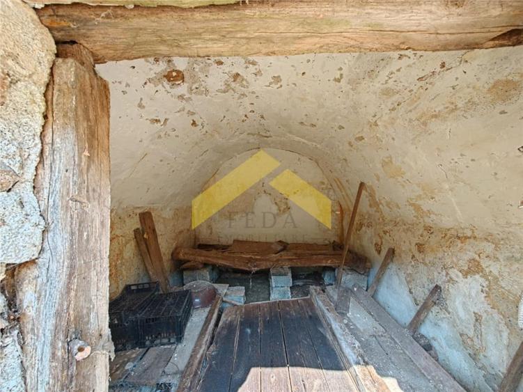 Casă cu 3 camere cu Teren 2504 Mp în Cuiaș