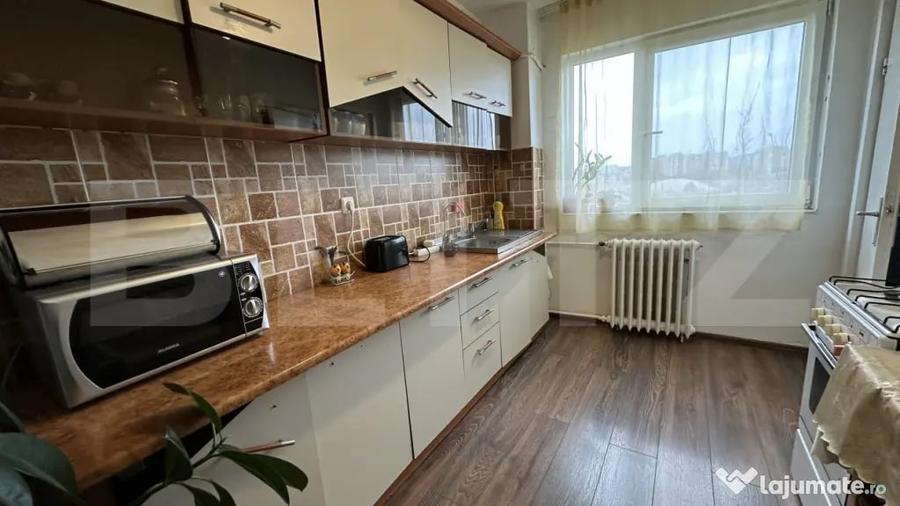 Apartament cu 3 camere decomandat, mobilat în Iosia