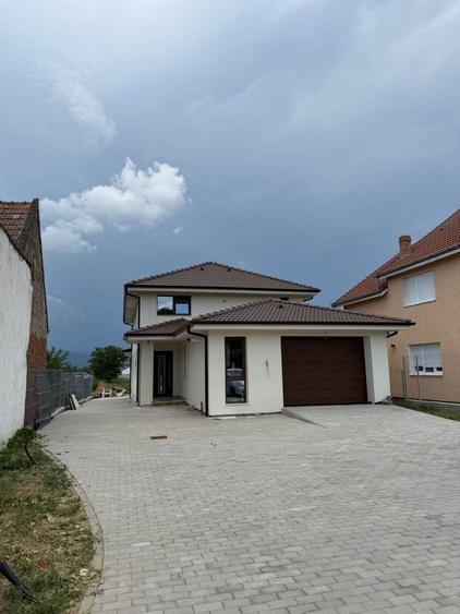 Casă cu 4 camere în Ciugud