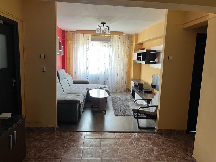 Apartament cu 3 camere decomandat în Mihai Bravu