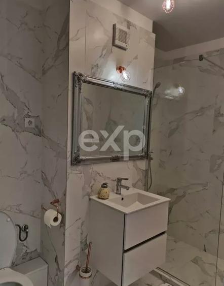 Apartament cu 3 camere semidecomandat, mobilat în Zorilor