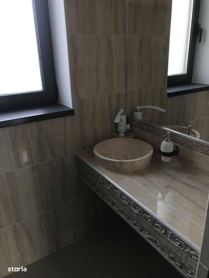 Spațiu comercial, de 210 mp, în Central