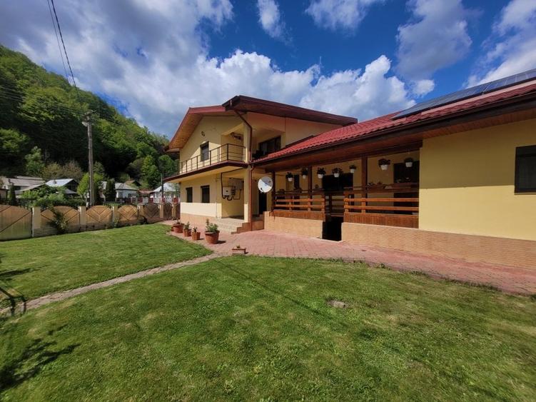 Casă individuală cu 7 camere cu Teren 1340 Mp în Brăduleț