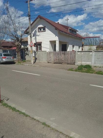 Casă cu 3 camere cu Teren 230 Mp în Central