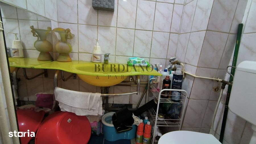 Apartament cu 4 camere semidecomandat în Pantelimon