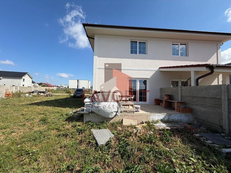 Duplex cu 3 camere cu Canalizare în Sânandrei