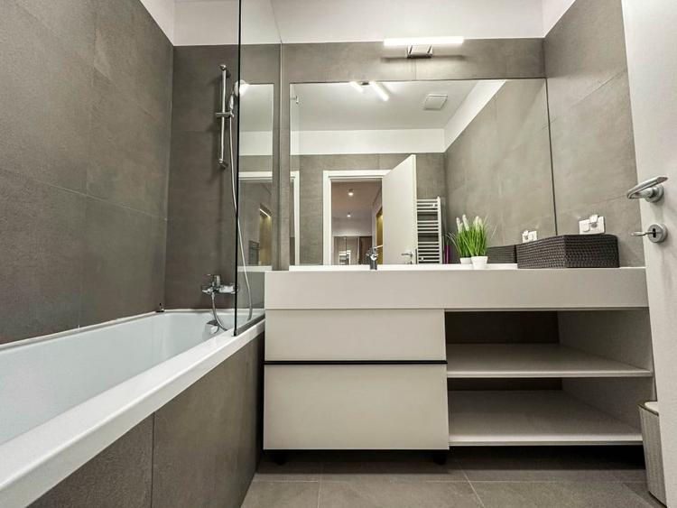 Apartament cu 2 camere semidecomandat, mobilat în Timpuri Noi