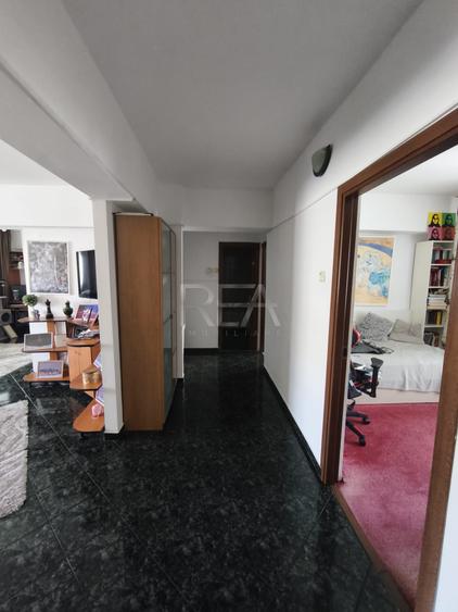 Apartament cu 4 camere decomandat, mobilat în Păcii