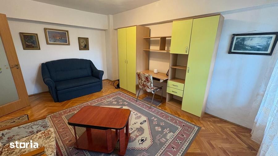 Apartament cu 2 camere decomandat în Hala Centrală