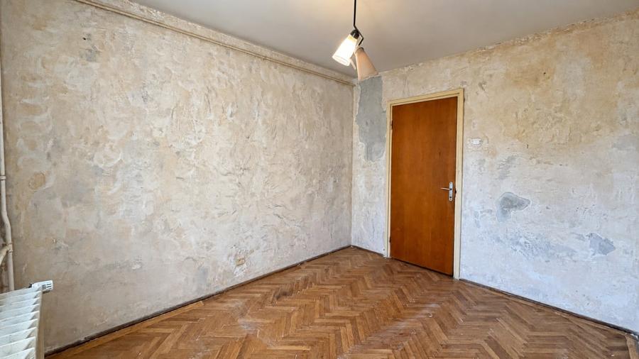 Apartament cu 3 camere semidecomandat în Titan