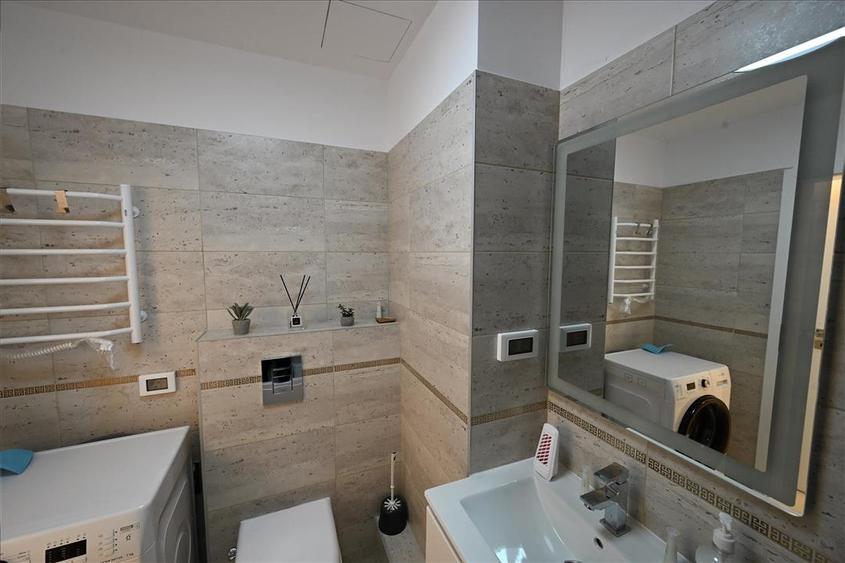 Apartament cu 3 camere decomandat, mobilat în Ultracentral