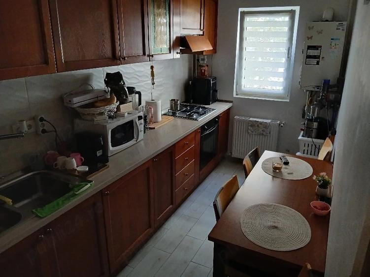 Apartament cu 3 camere decomandat în Brâncoveanu