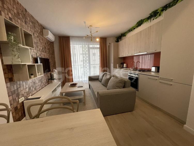 Apartament cu 2 camere semidecomandat, mobilat în Nord
