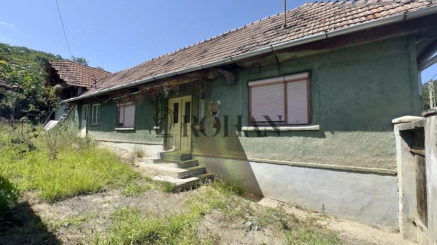 Casă cu 2 camere cu Teren 2015 Mp în Cricău