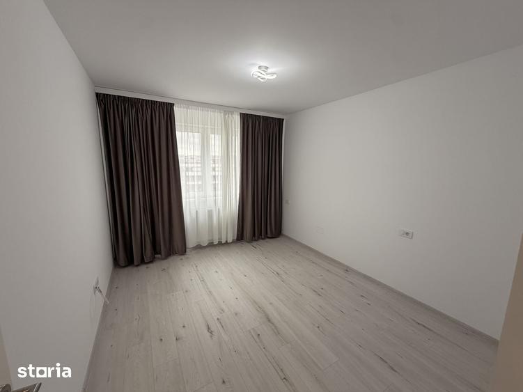 Apartament cu 3 camere decomandat în Tractorul