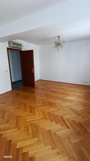 Apartament cu 4 camere în Primăverii