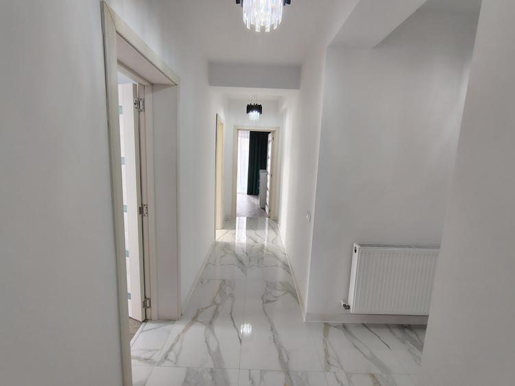 Apartament cu 3 camere semidecomandat, mobilat în Exterior Sud