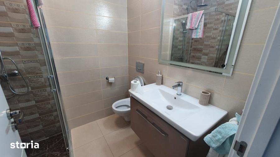 Apartament cu 3 camere semidecomandat, mobilat în Florești