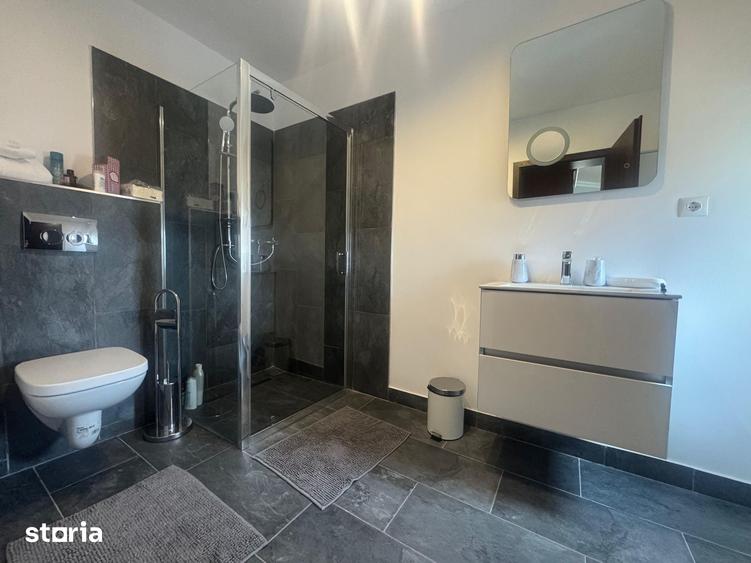 Casă cu 6 camere cu Teren 1834 Mp în Bran