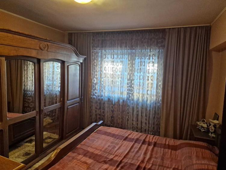 Apartament cu 4 camere decomandat în Central