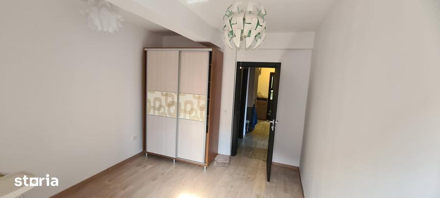 Apartament cu 3 camere decomandat în