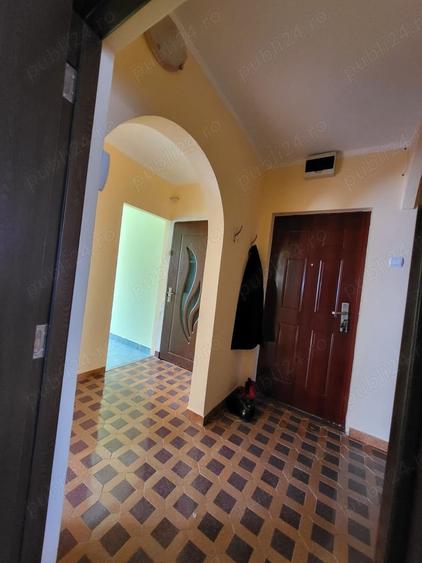 Apartament cu 3 camere semidecomandat în Baia Sprie