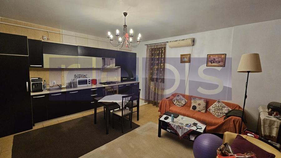 Apartament cu 3 camere decomandat, mobilat în Central