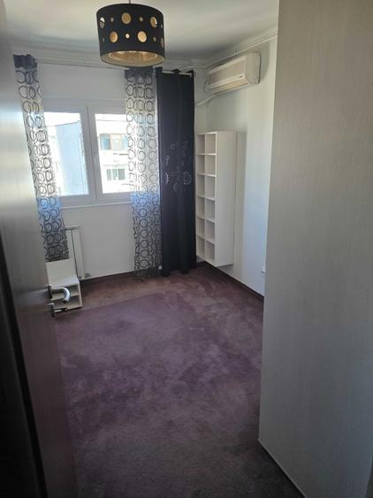 Apartament cu 3 camere decomandat în Tineretului