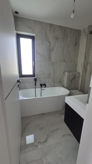 Casă individuală cu 5 camere cu Canalizare în Central
