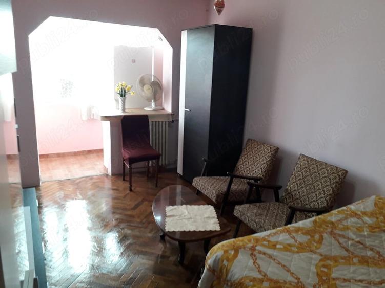 Garsonieră decomandată în Confecții