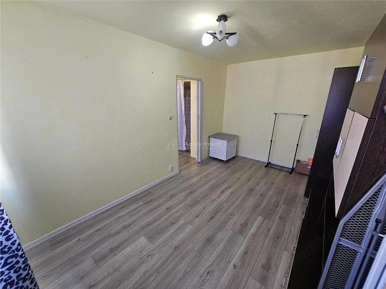 Apartament cu 2 camere semidecomandat în Micro III