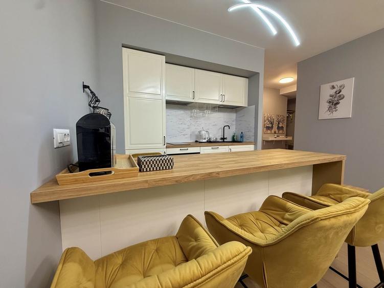 Apartament cu 3 camere decomandat, mobilat în Băneasa