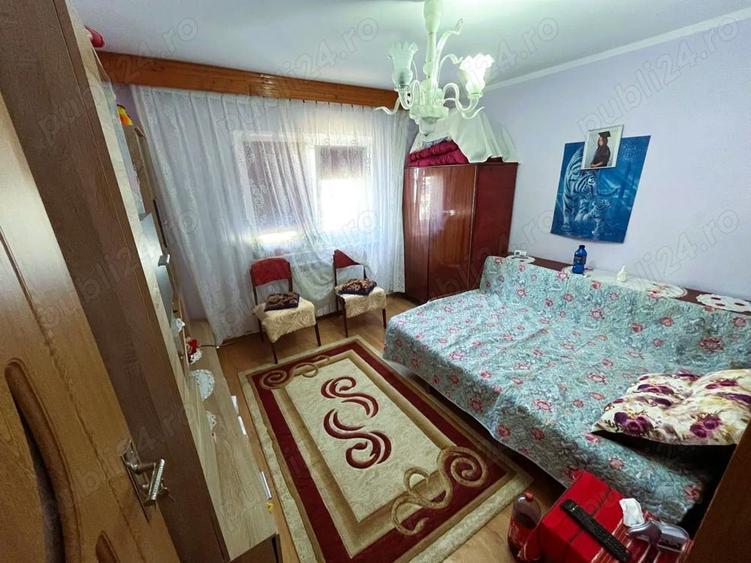 Apartament cu 3 camere decomandat în E3