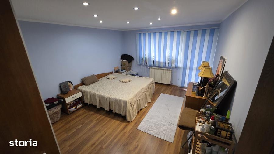 Casă cu 6 camere cu Teren 960 Mp în Câmpineanca