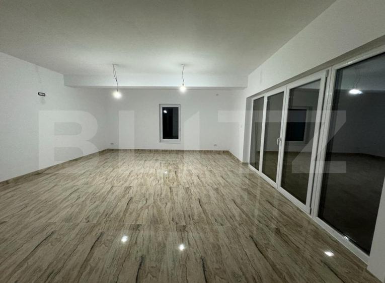 Casă individuală cu 5 camere cu Garaj în Dumbrăvița