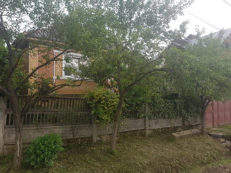 Casă individuală cu 5 camere cu Teren 2100 Mp în Șimișna