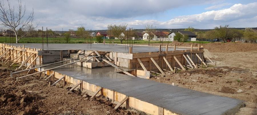Casă cu 3 camere în Izvor
