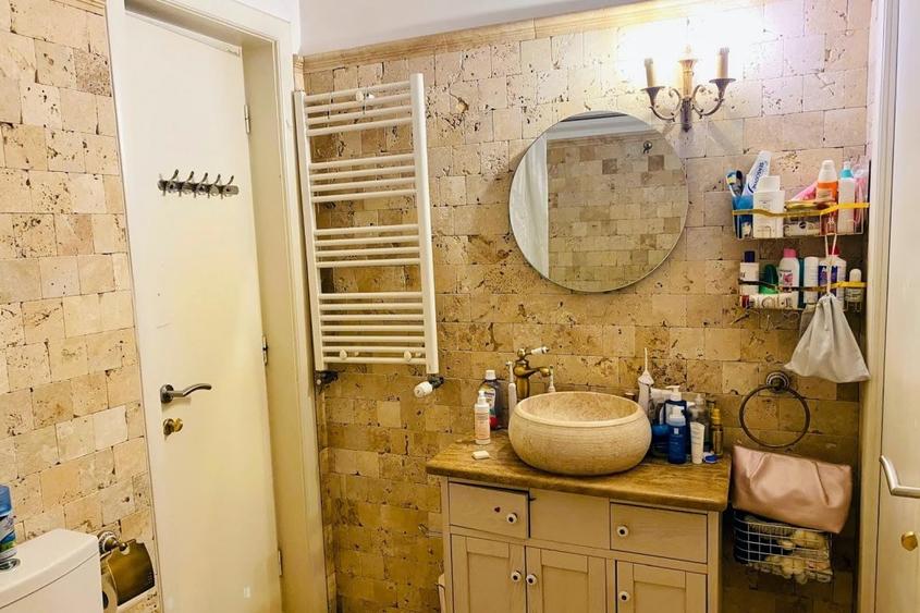 Apartament cu 3 camere semidecomandat în Grădina Icoanei