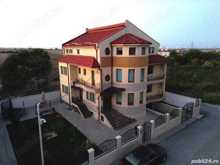 Casă cu 10 camere cu Teren 500 Mp în Eforie