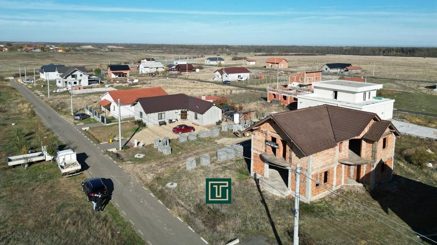 Casă cu 5 camere cu Teren 500 Mp în Aluniș