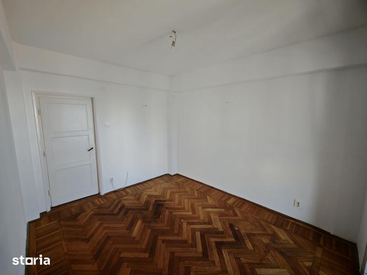 Apartament cu 3 camere decomandat în Cișmigiu