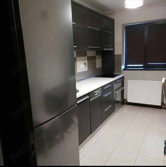 Apartament cu 3 camere decomandat în Exterior Vest