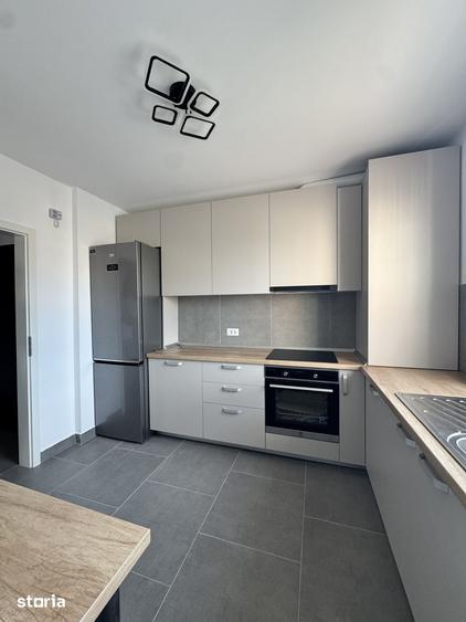 Apartament cu 3 camere în Tractorul