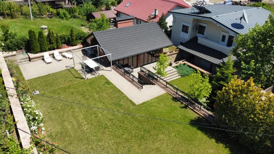 Casă individuală cu 7 camere cu Canalizare în Bucium
