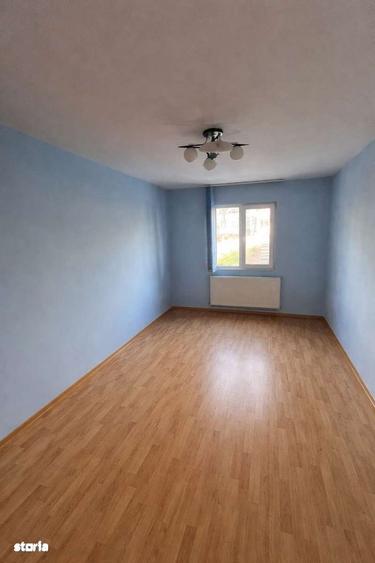 Apartament cu 3 camere decomandat în Exterior Vest