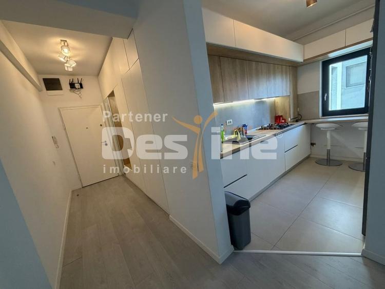 Apartament cu 3 camere, mobilat în Craiovița Nouă